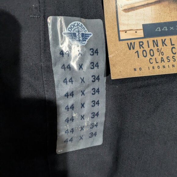 DOCKERS Classic Fit Pleated Men's Black Size 44-34 NWT - Picture 2 of 3